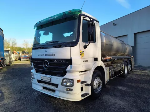 Mercedes-Benz Actros 2536 15500L INSULATED INOX TANK - 1 COMP - PUMP