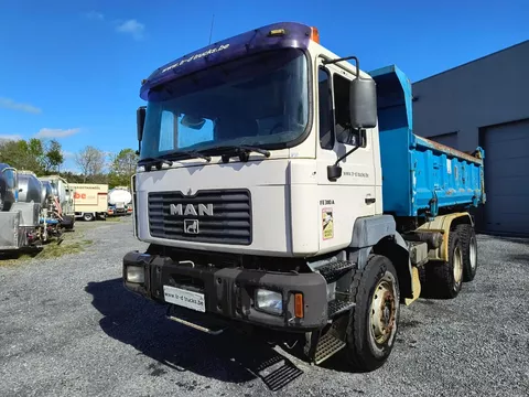 MAN FE 310 6X4 2 WAY TIPPER - MANUAL - ONLY 253633 KM
