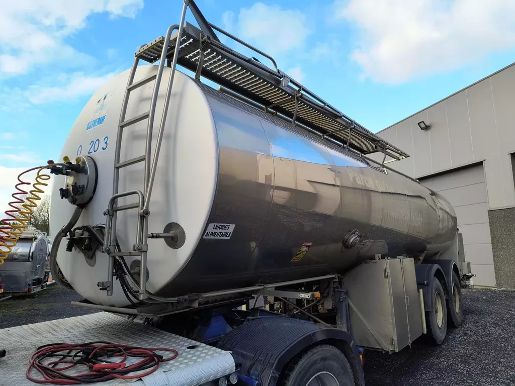 MAISONNEUVE 25000L INSULATED INOX TANK